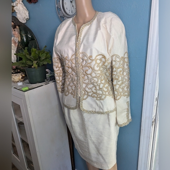 Victor Costa Elegant Cream and Gold Embroidered Jacket skirt - Picture 1 of 10